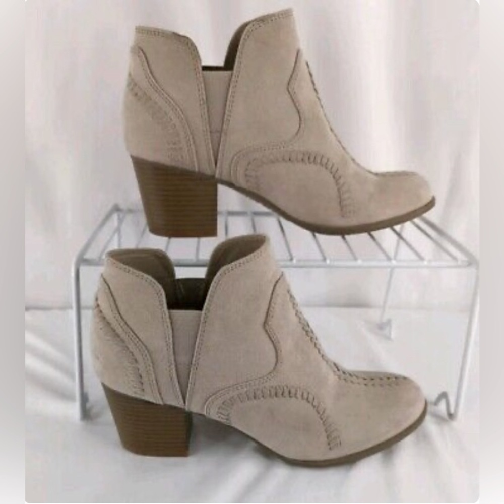 Indigo Rd. beige ankle boot
